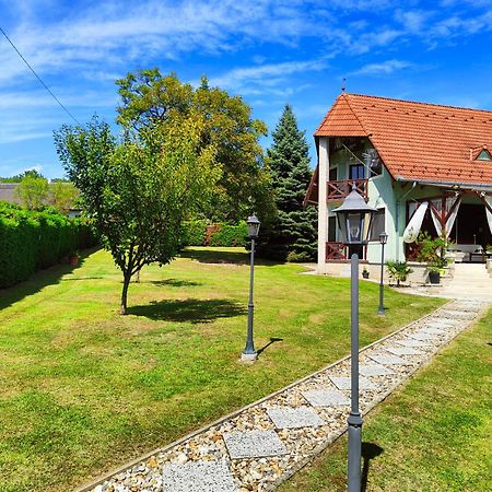 Balaton Garden Apartment บาลาตองโยรอค ภายนอก รูปภาพ