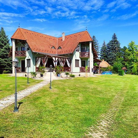 Balaton Garden Apartment บาลาตองโยรอค ภายนอก รูปภาพ